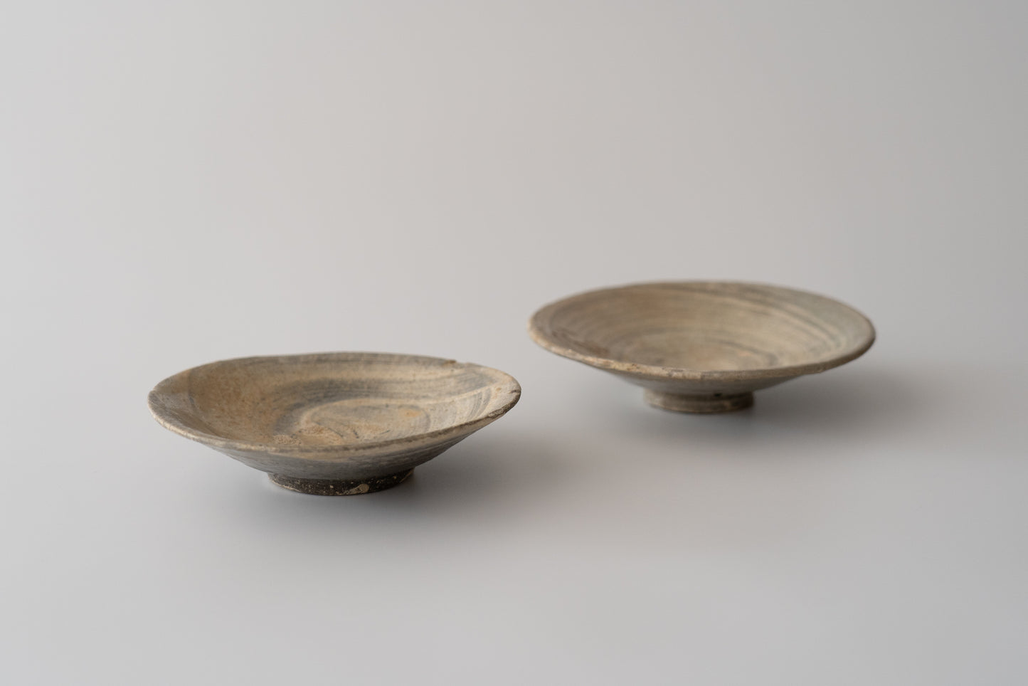 A set of two plates with brush pattern, Buncheong ware