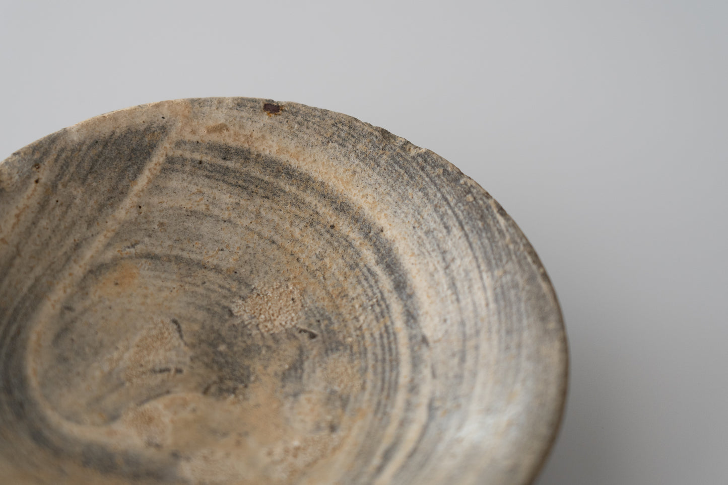 A set of two plates with brush pattern, Buncheong ware