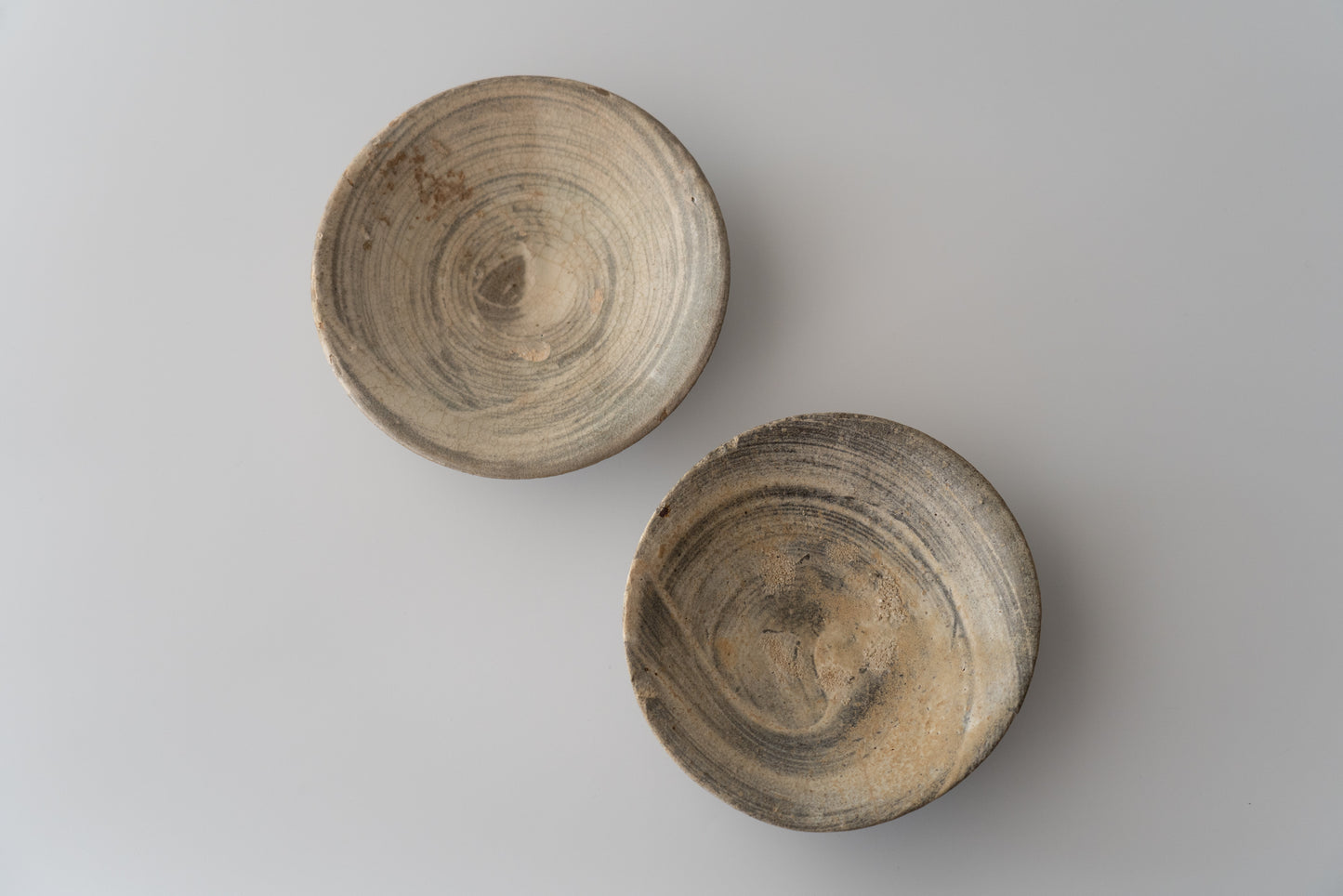 A set of two plates with brush pattern, Buncheong ware