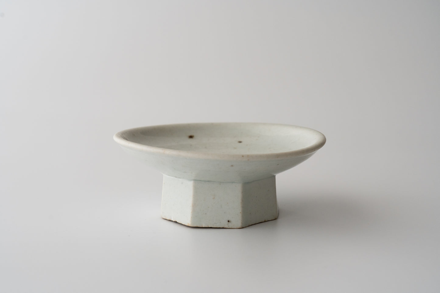 Joseon white porcelain bowl with chamfered base