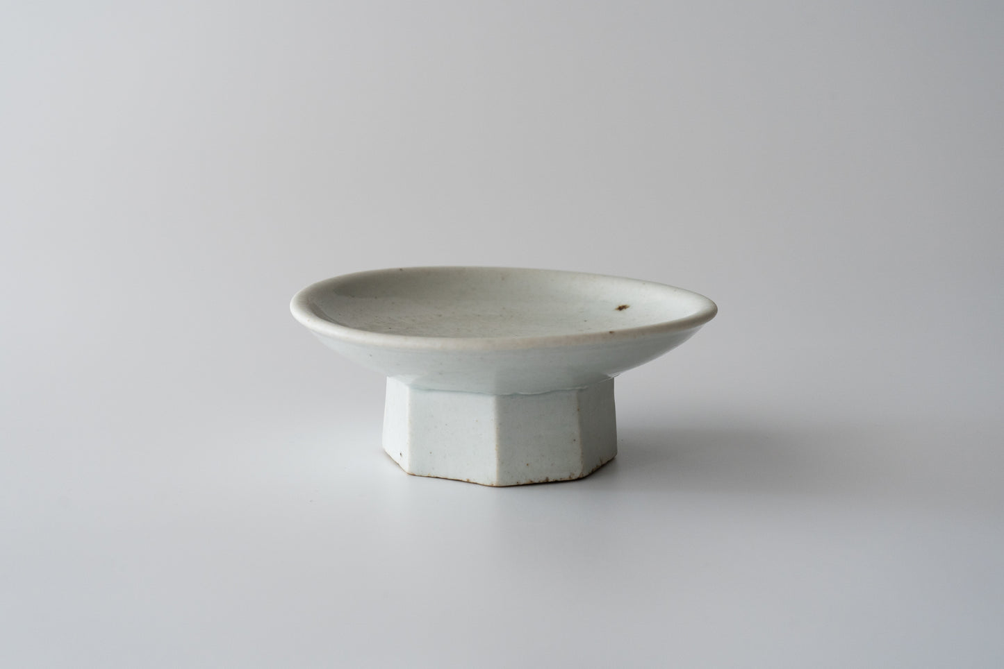 Joseon white porcelain bowl with chamfered base