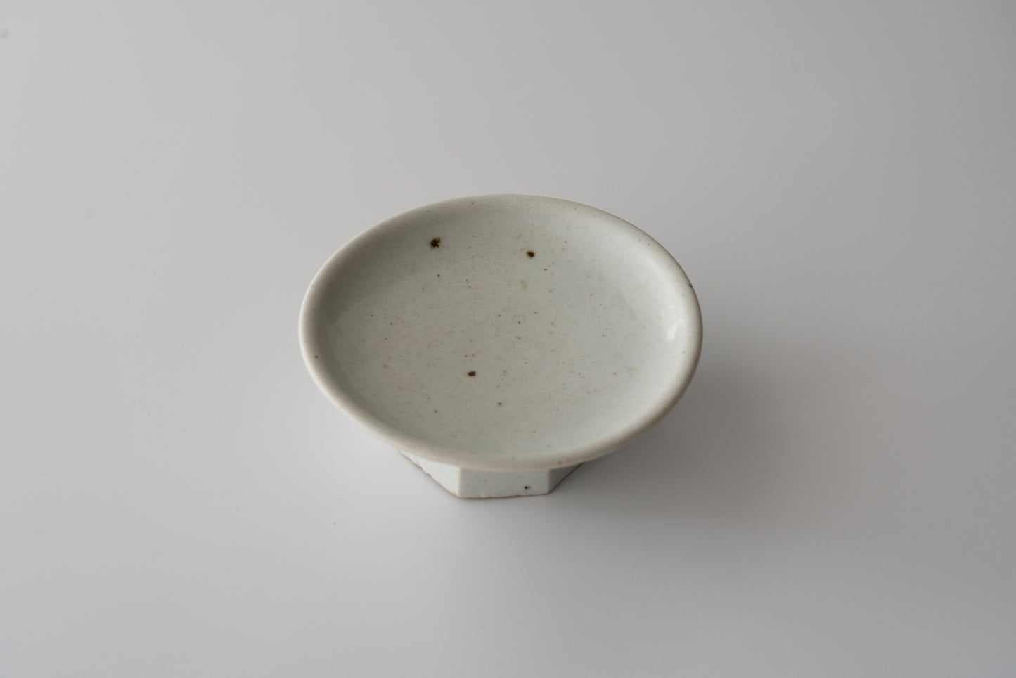 Joseon white porcelain bowl with chamfered base