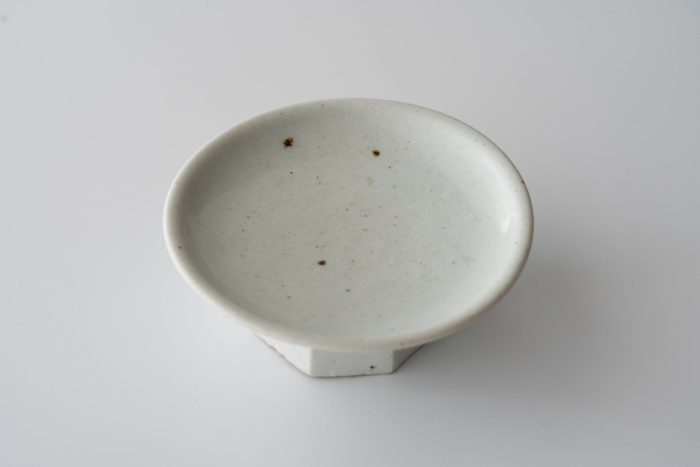 Joseon white porcelain bowl with chamfered base