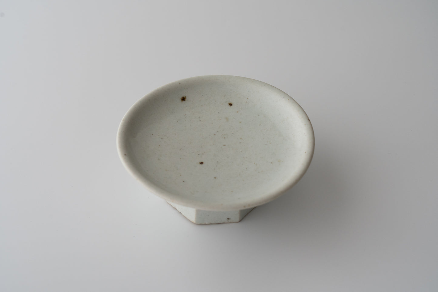 Joseon white porcelain bowl with chamfered base