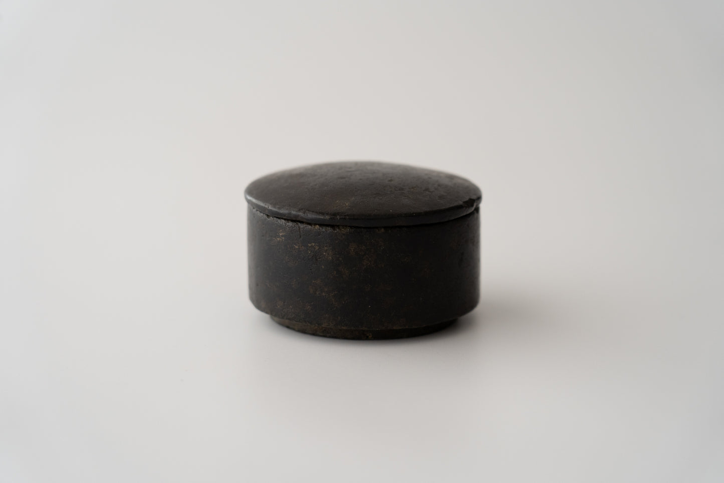 Joseon cylindrical stone box [small]