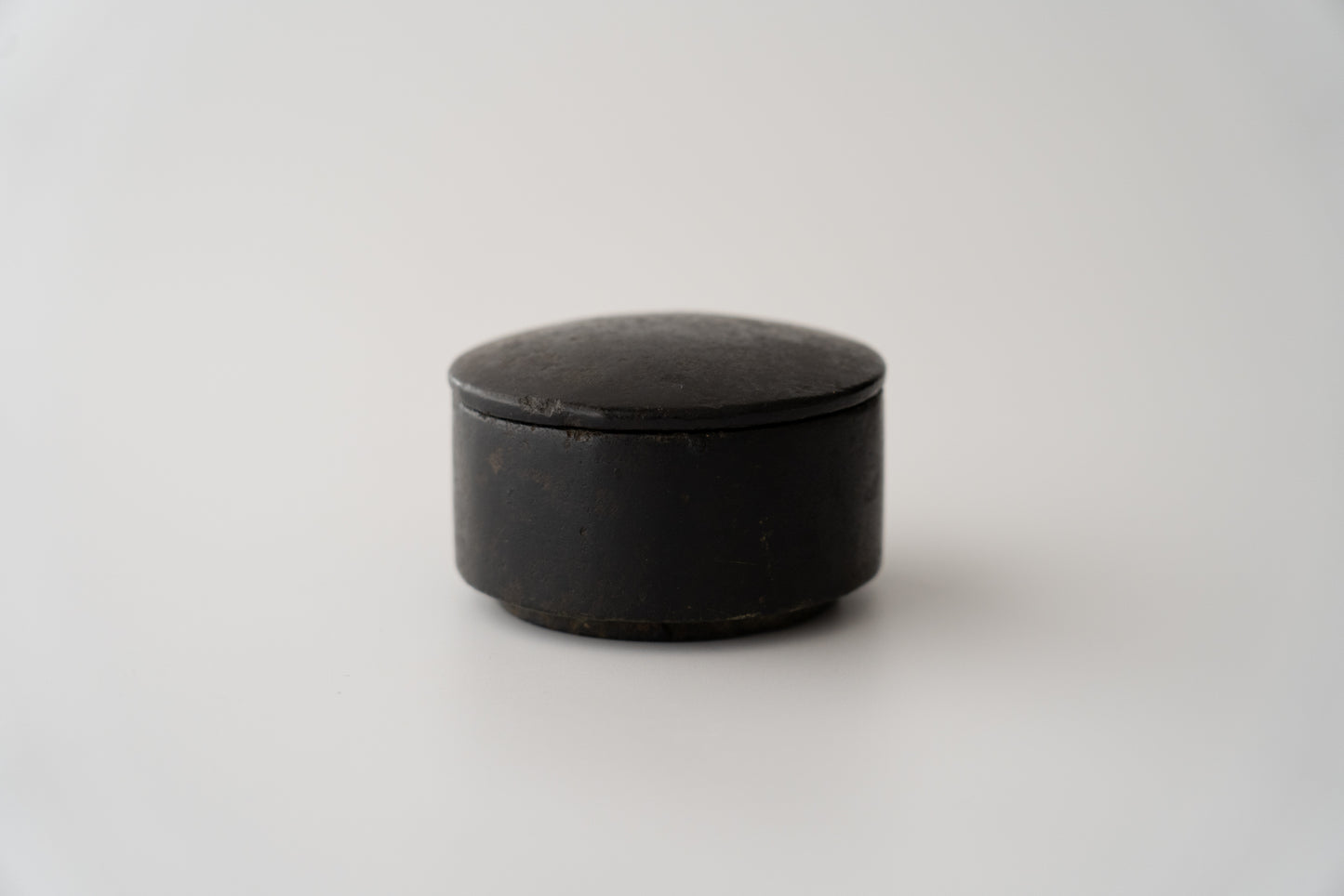 Joseon cylindrical stone box [small]