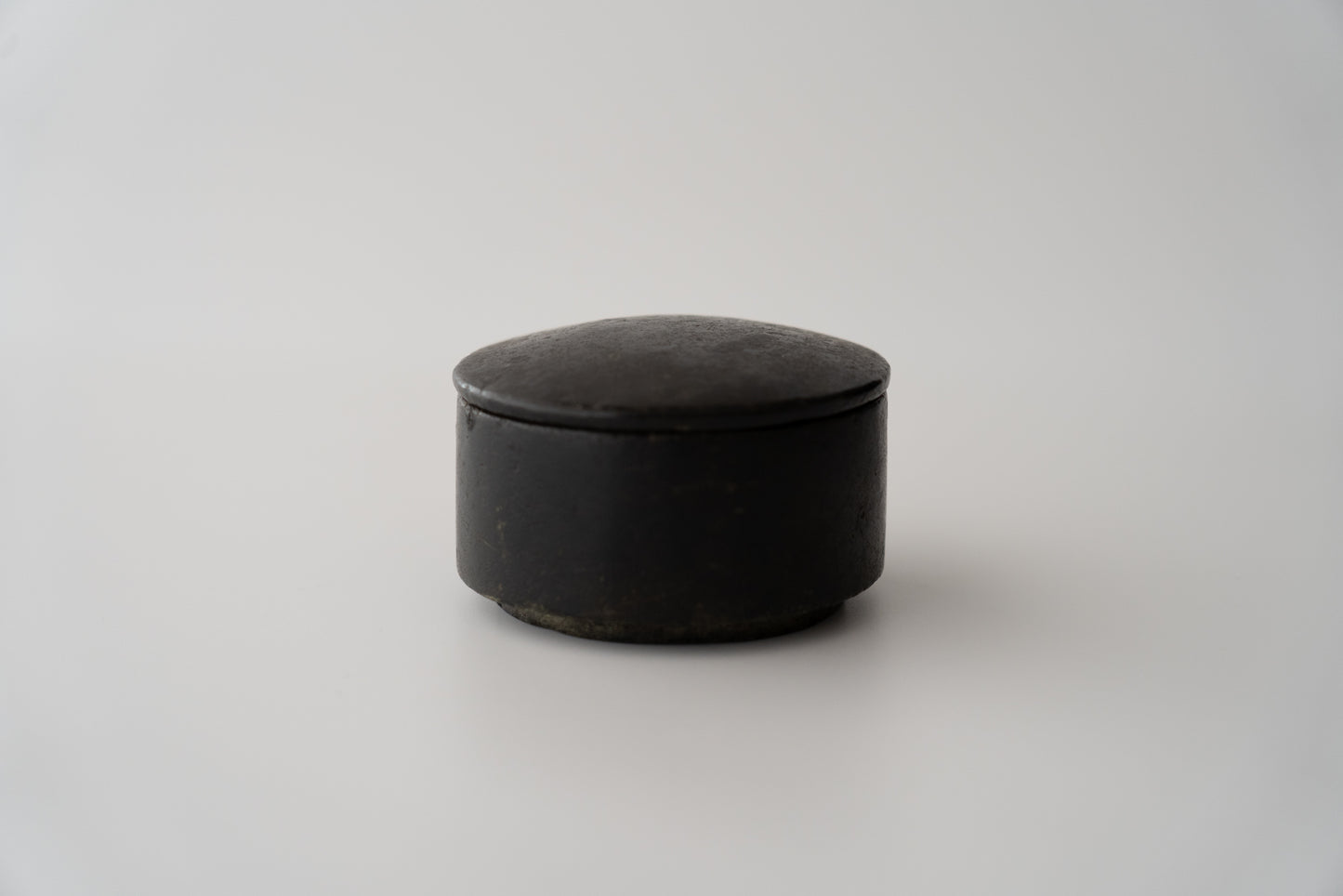 Joseon cylindrical stone box [small]