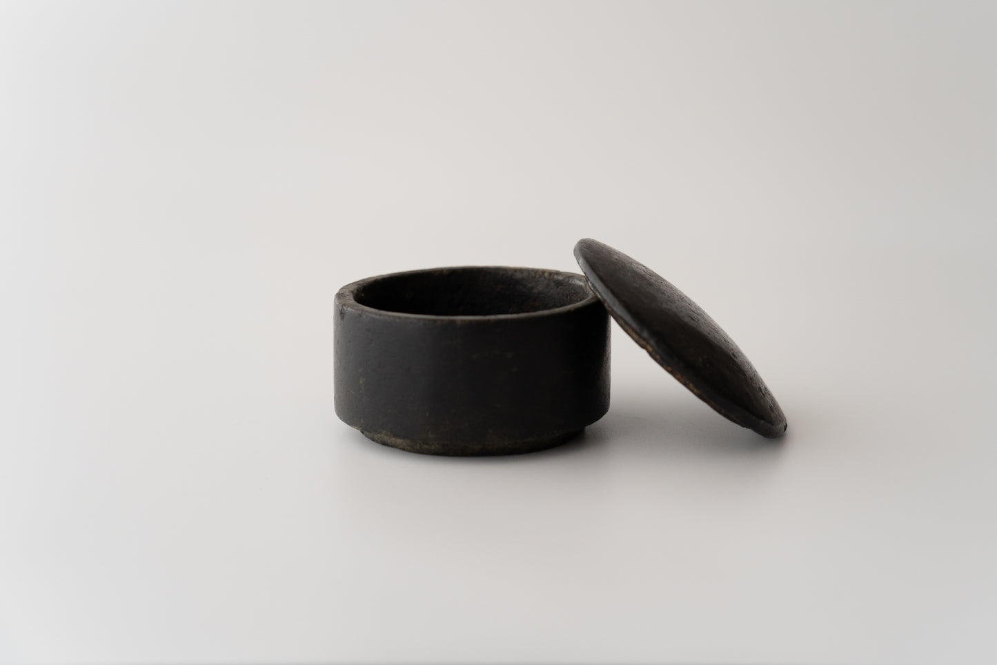 Joseon cylindrical stone box [small]