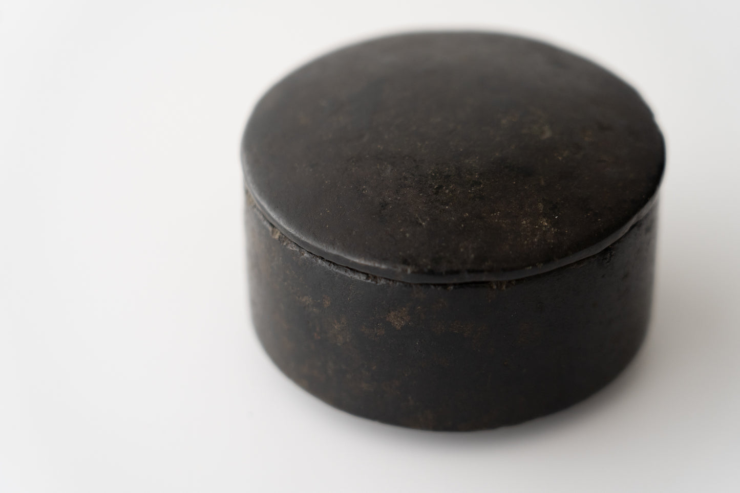 Joseon cylindrical stone box [small]