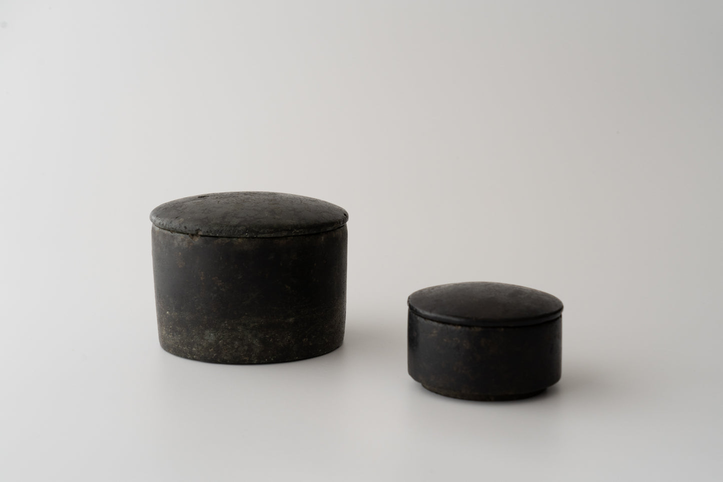 Joseon cylindrical stone box [large]