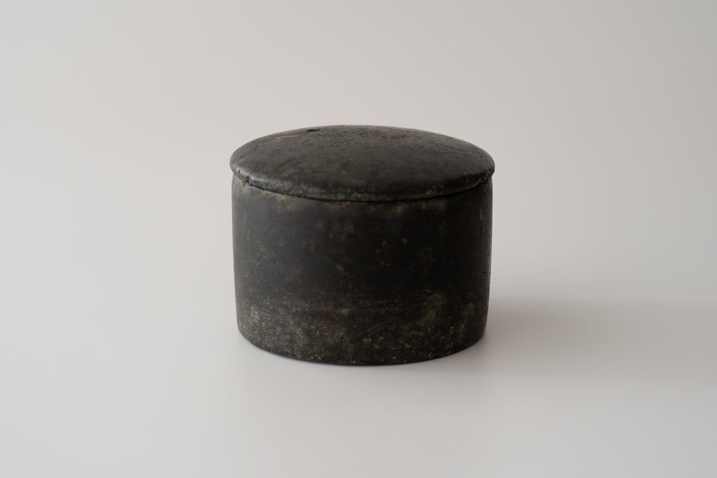 Joseon cylindrical stone box [large]