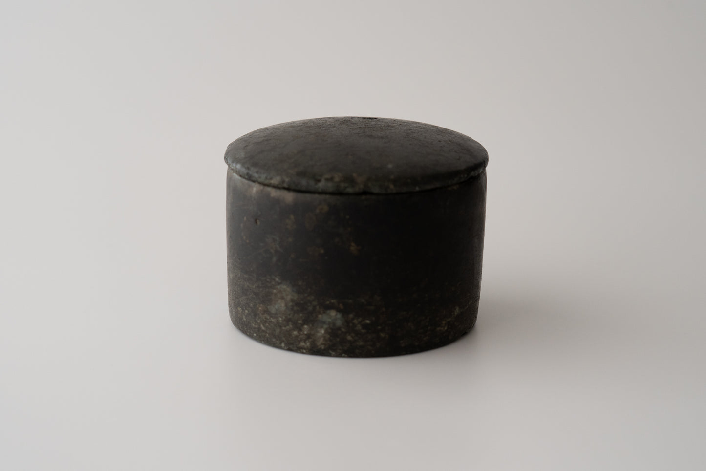 Joseon cylindrical stone box [large]