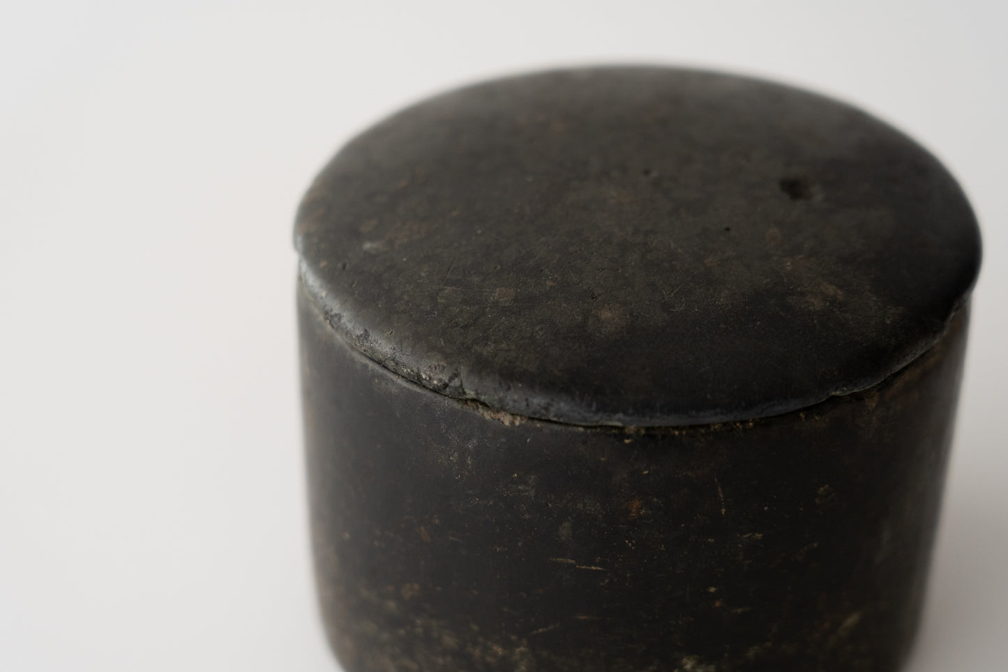 Joseon cylindrical stone box [large]