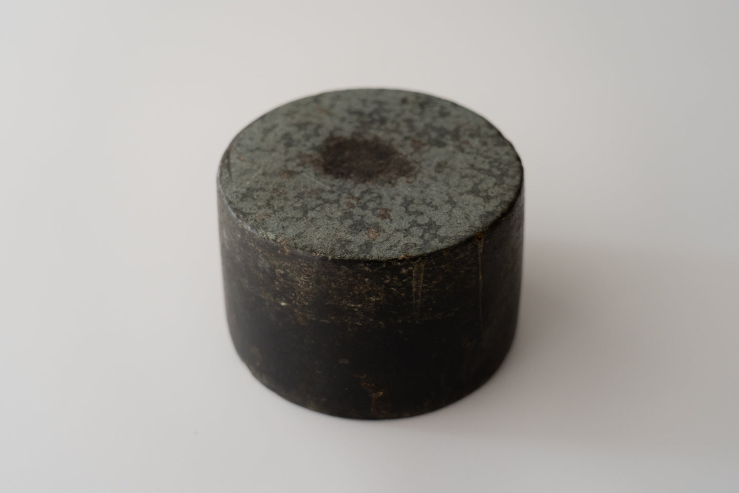 Joseon cylindrical stone box [large]