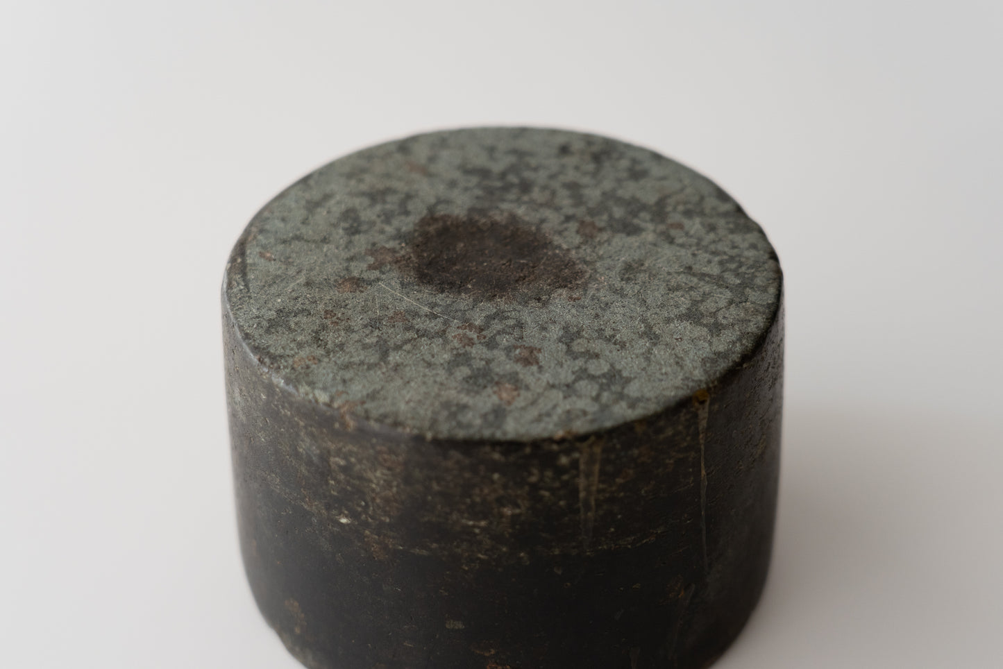 Joseon cylindrical stone box [large]