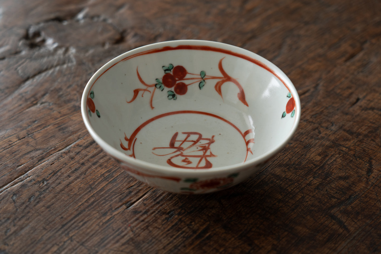 Swatow ware bowl with Chinese character "魁"