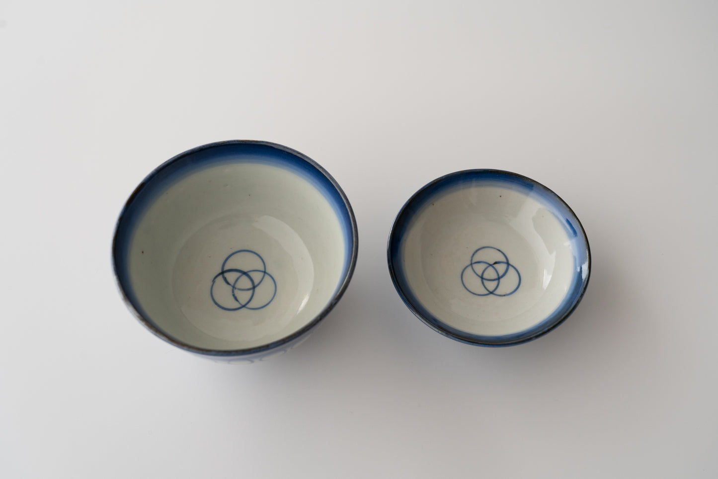 Old Imari tea bowl with a lid and a connecting pattern