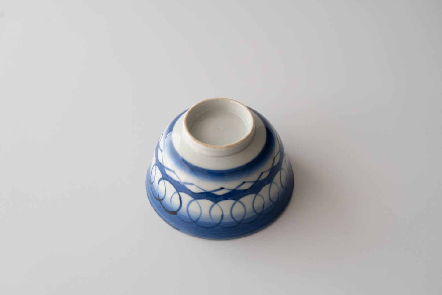 Old Imari tea bowl with a lid and a connecting pattern