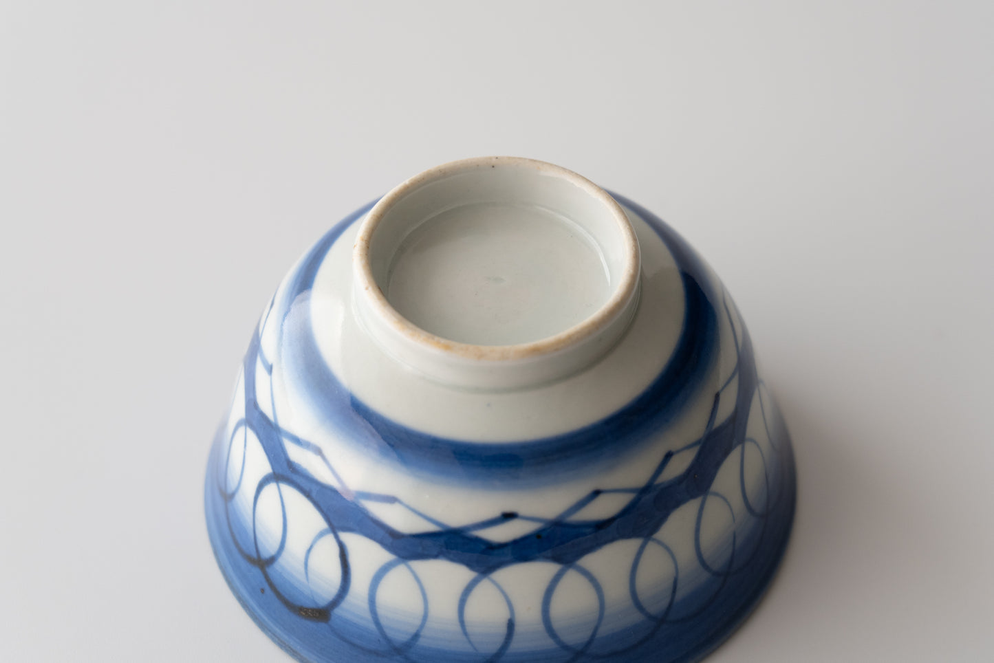 Old Imari tea bowl with a lid and a connecting pattern