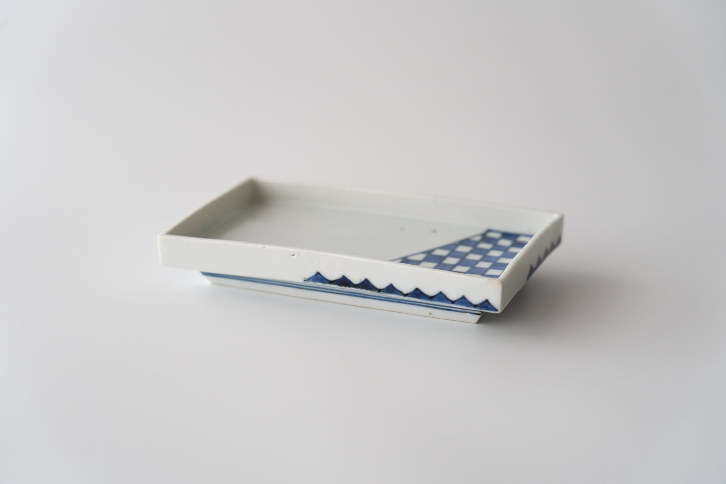 Ai-Kutani checkered pattern square dish