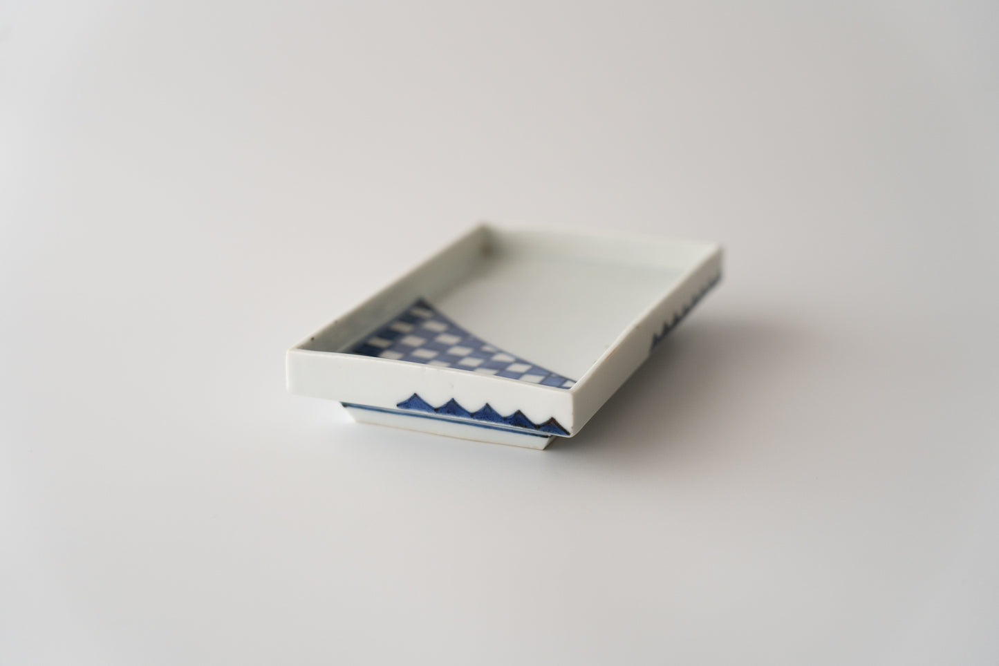 Ai-Kutani checkered pattern square dish