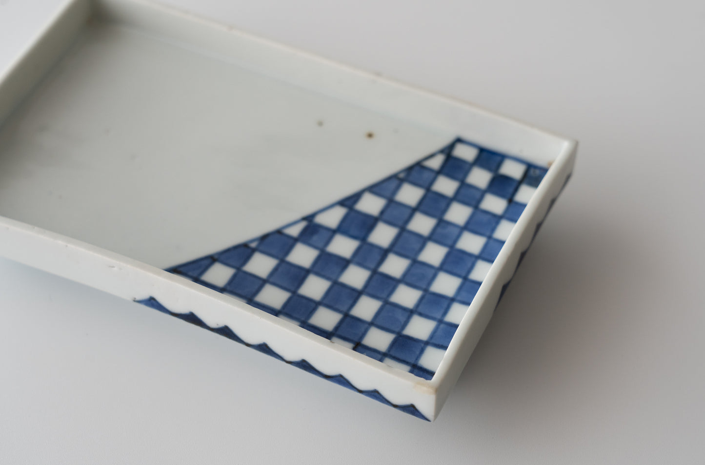 Ai-Kutani checkered pattern square dish