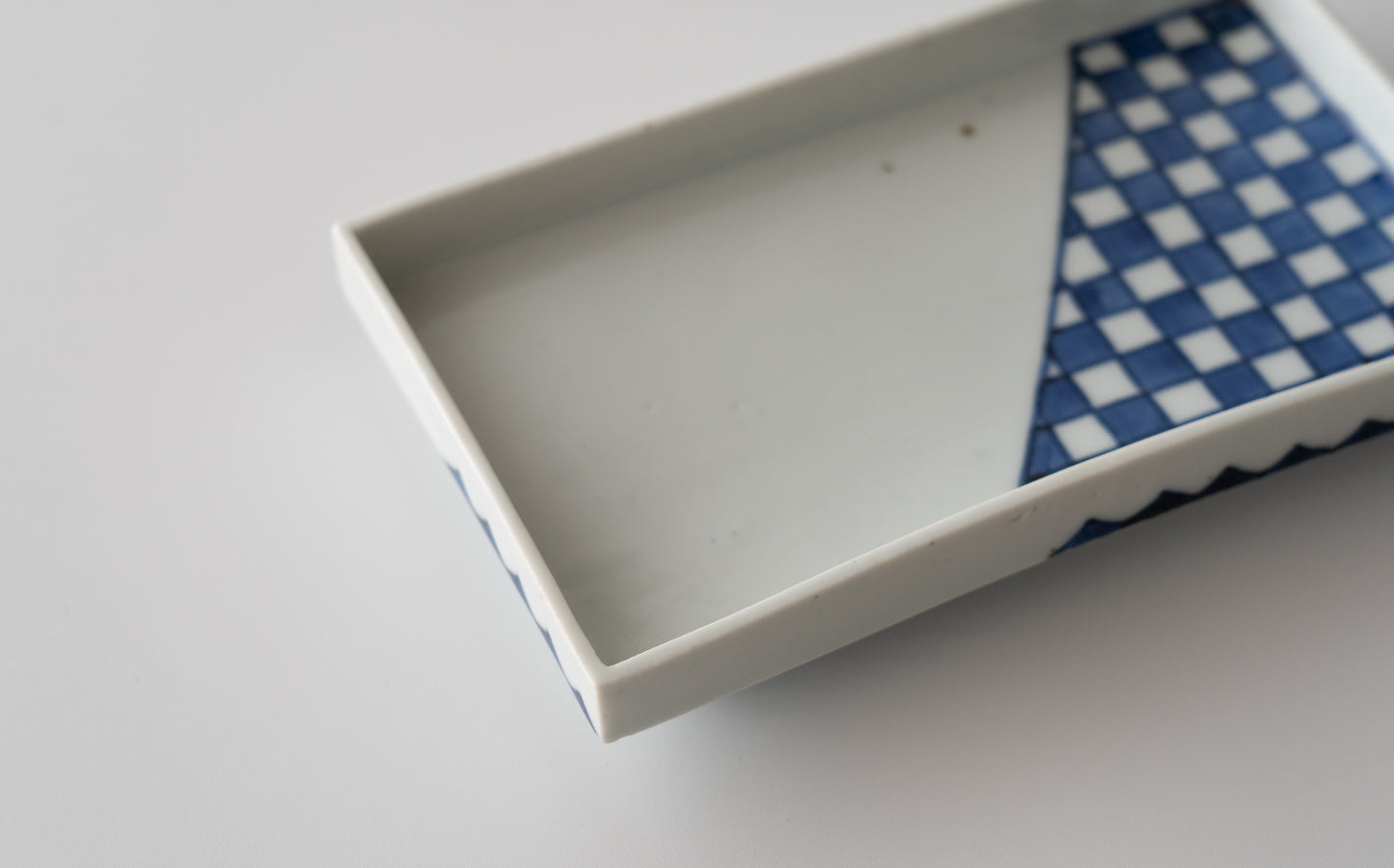 Ai-Kutani checkered pattern square dish