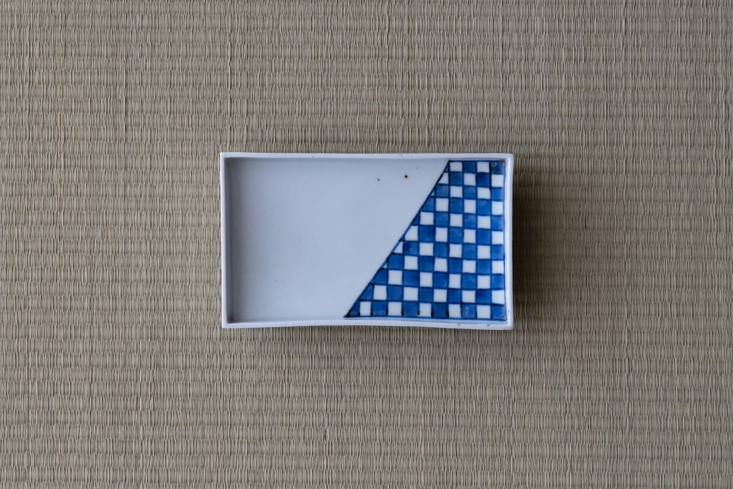 Ai-Kutani checkered pattern square dish