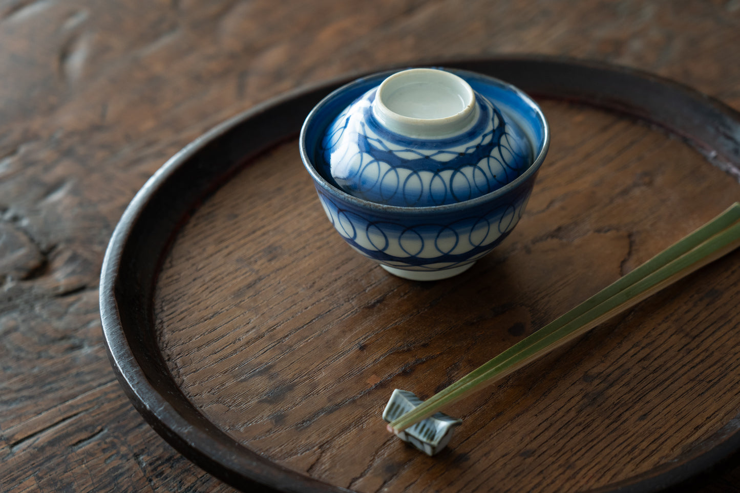 Old Imari tea bowl with a lid and a connecting pattern