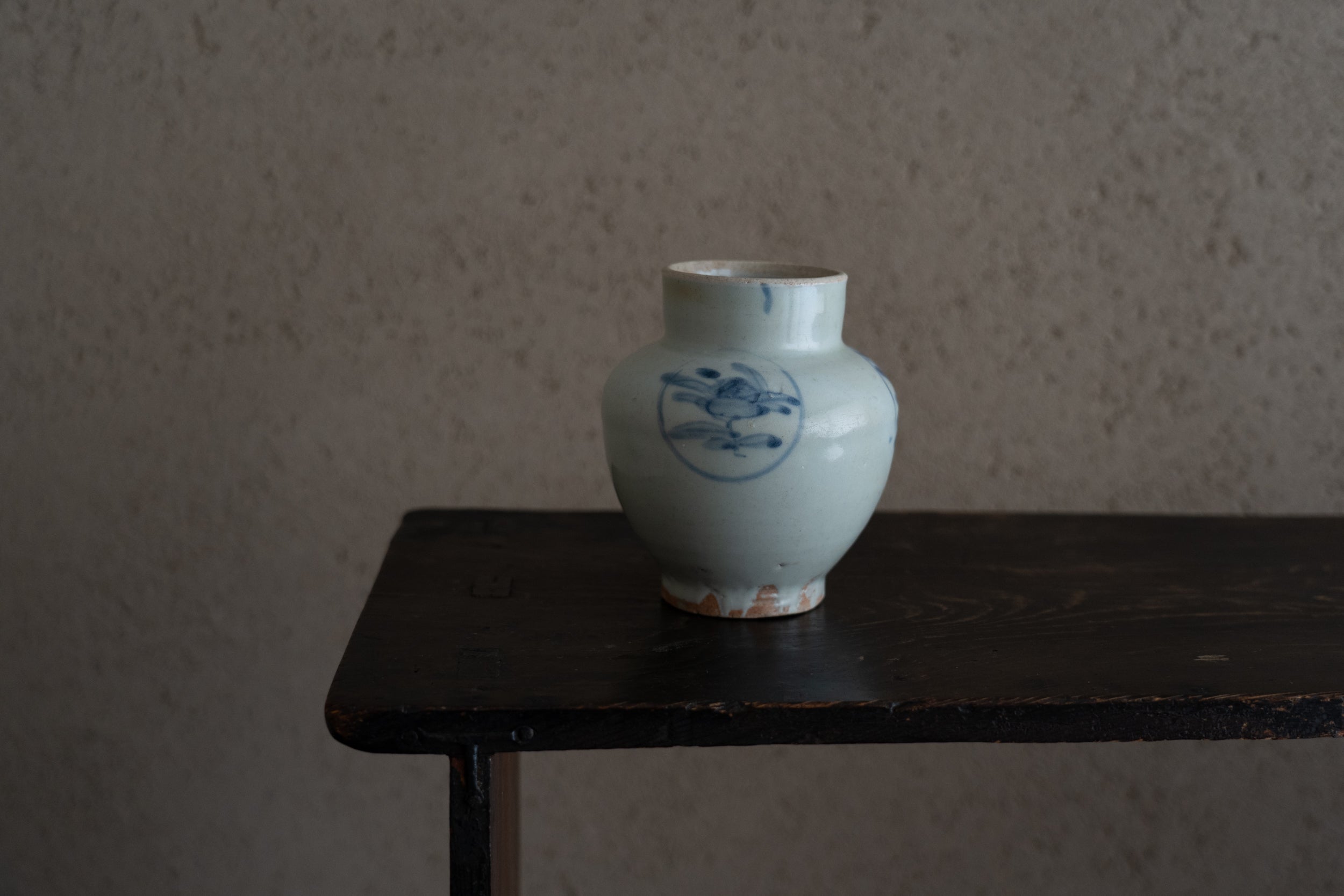 Early Imari jar with floral motif