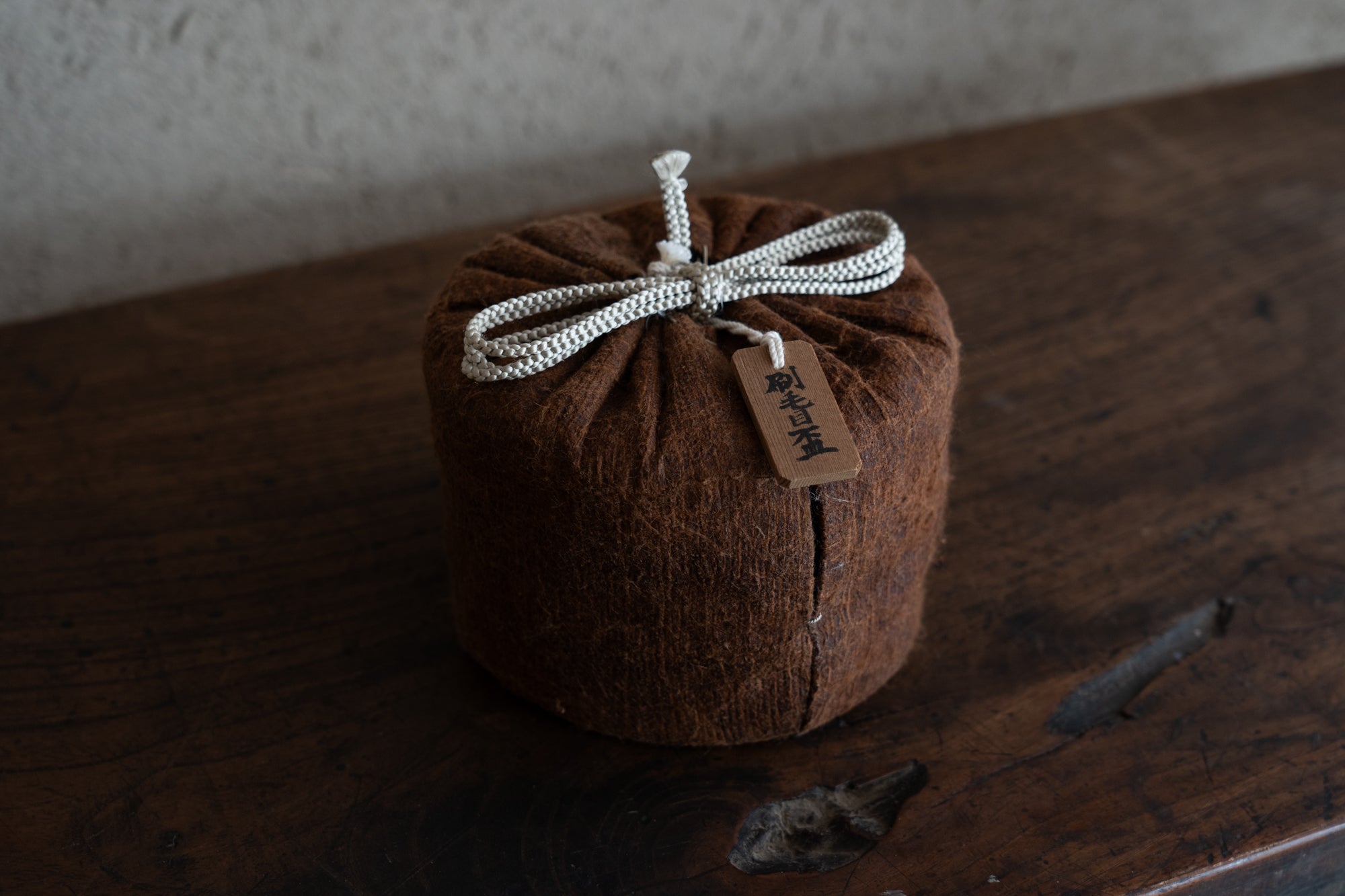 李朝コレクターの遺品　刷毛目の盃（陶片も付属します） 李朝コレクターの遺品刷毛目の盃（陶片も付属します）