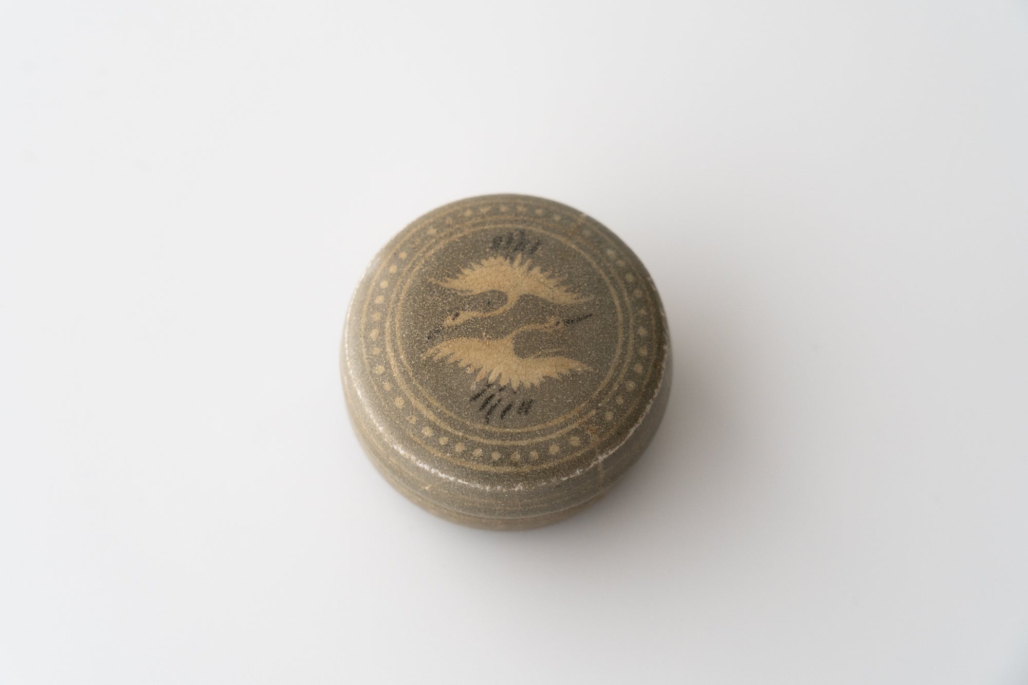 Small covered box, Celadon with inlaid paired cranes design