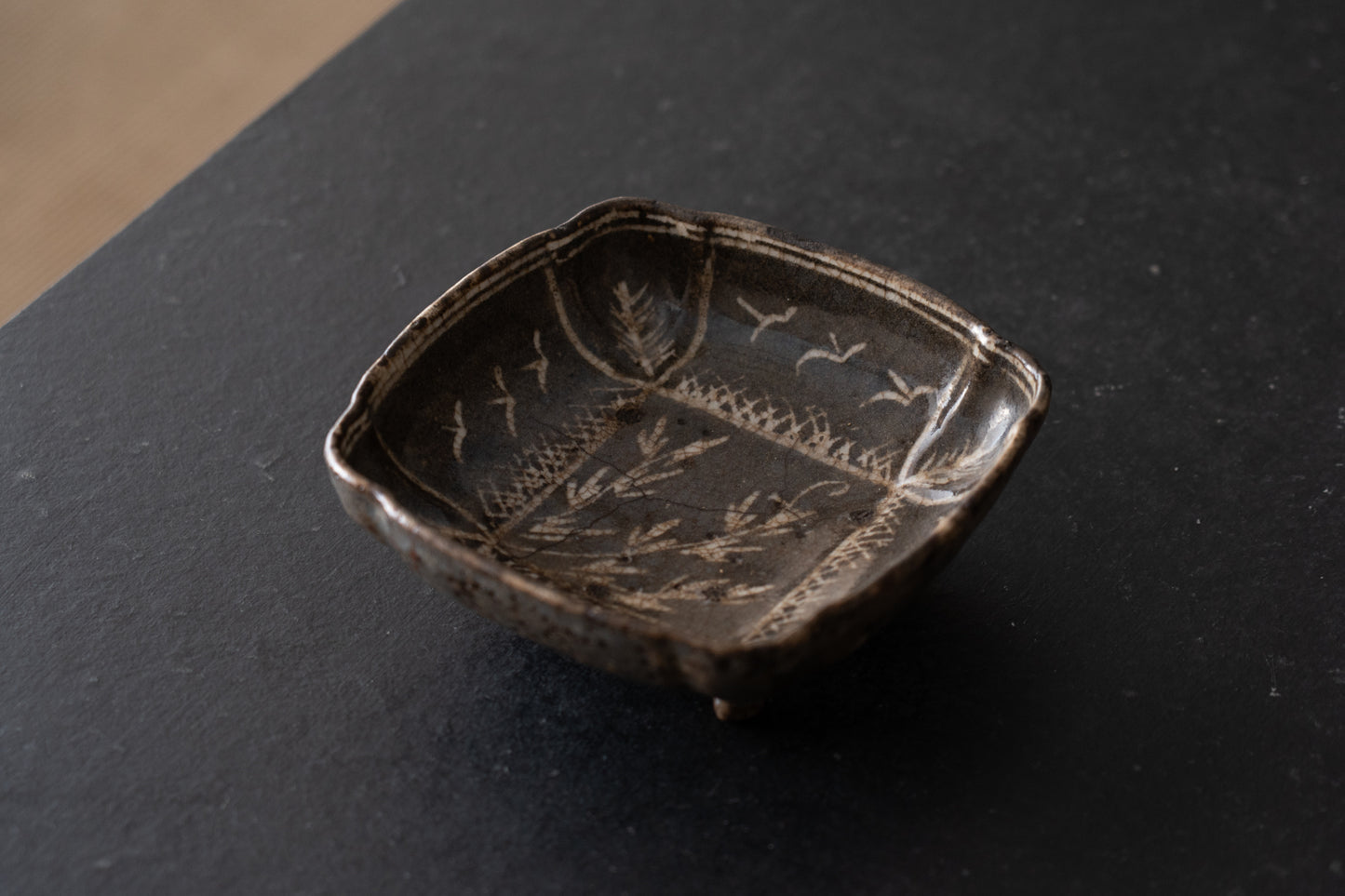 鼠志野草花文向付