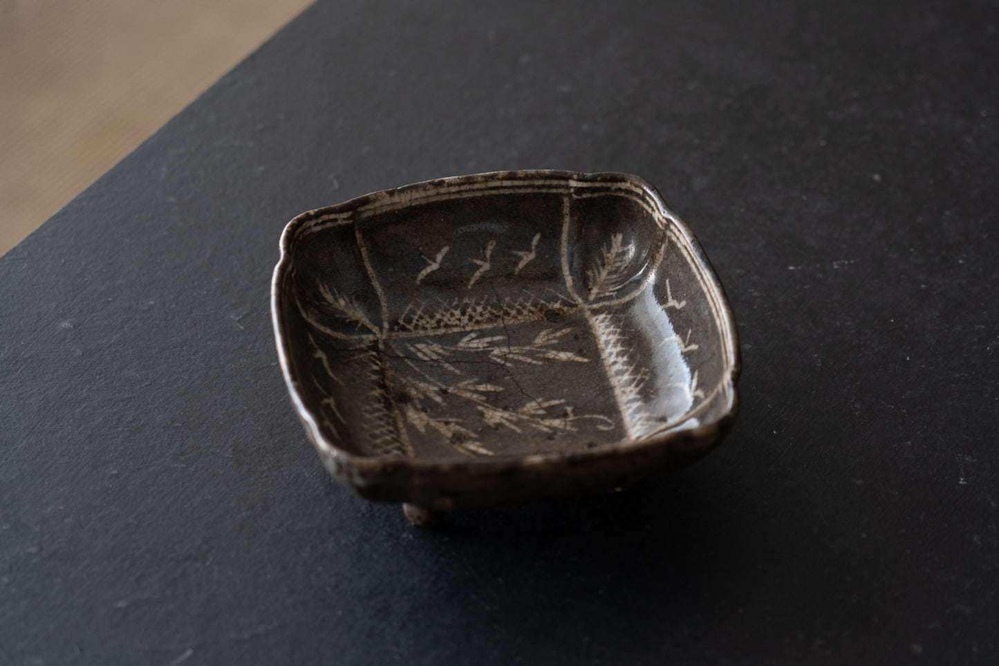 鼠志野草花文向付