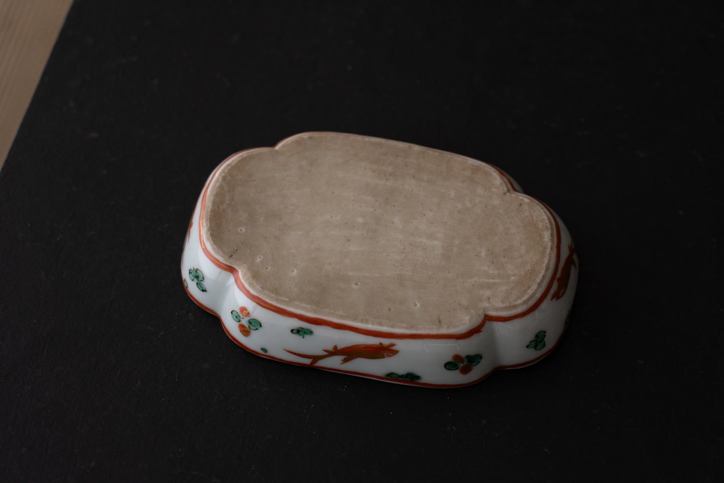 金襴手魚藻文木瓜形平鉢