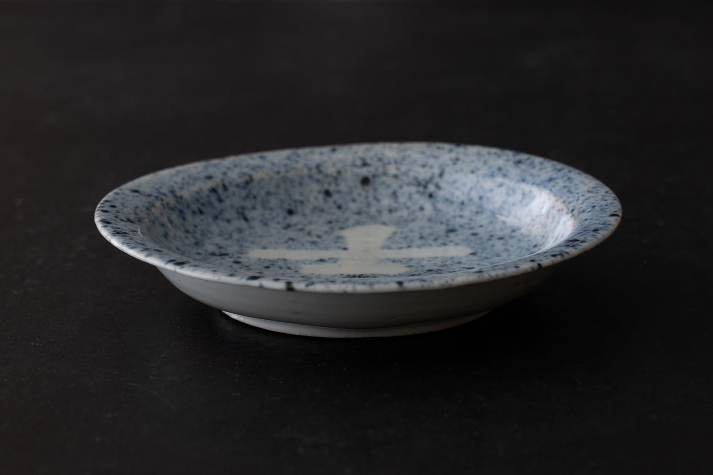 藍九谷吉字吹墨皿