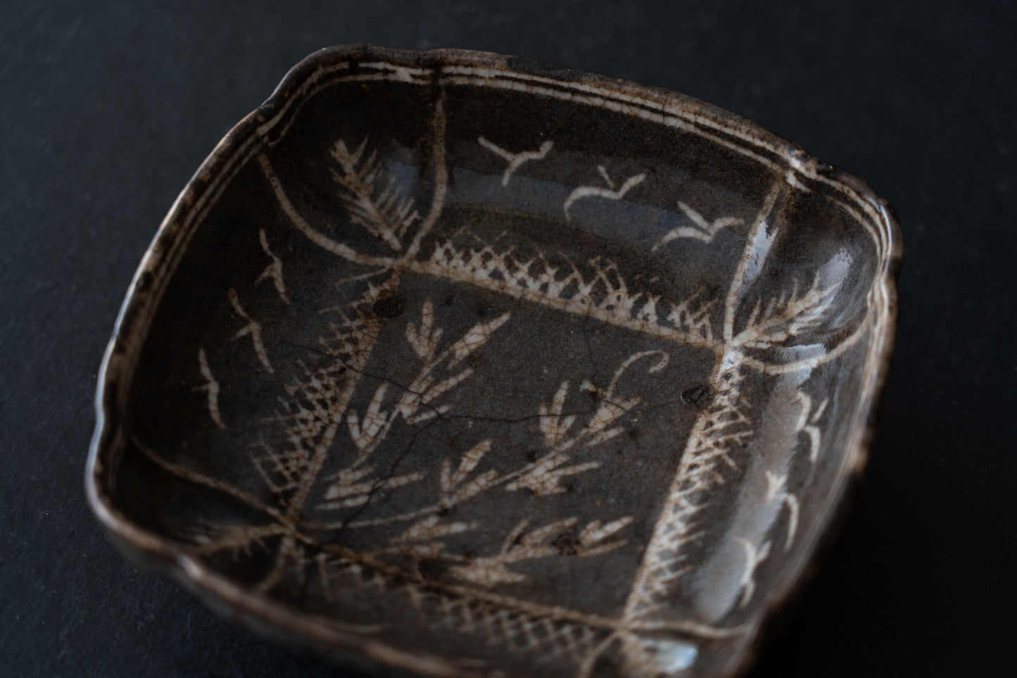 鼠志野草花文向付