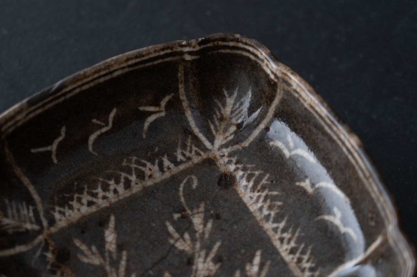 鼠志野草花文向付