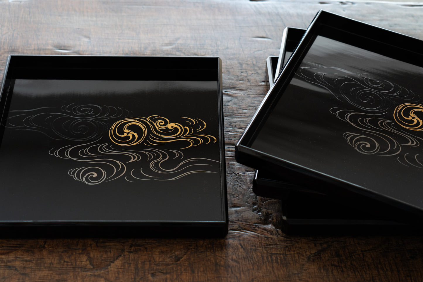 原羊遊斎 光悦写 蒔絵行雲文膳