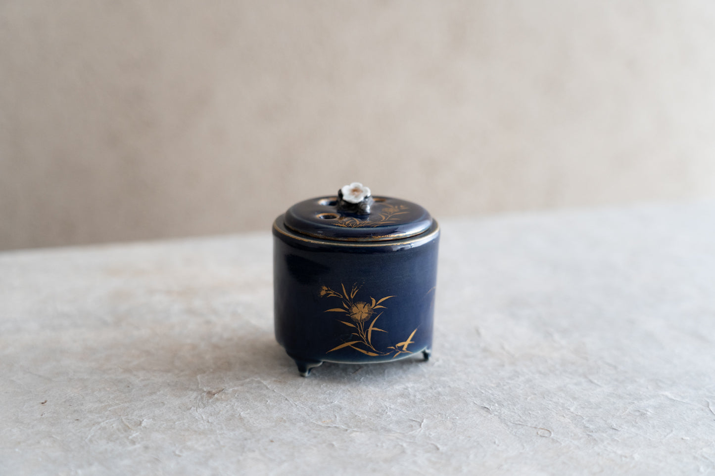 古九谷 瑠璃釉金彩撫子纹香炉