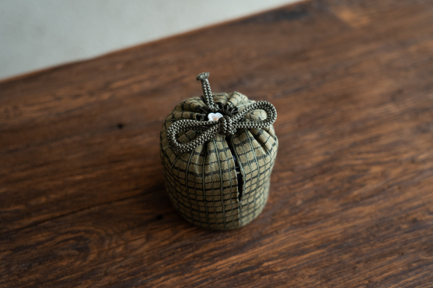 古九谷 瑠璃釉金彩撫子纹香炉