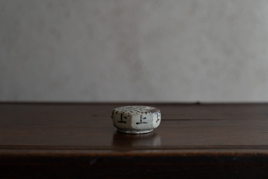 Joseon Dynasty Iron-Underglaze Geometric Pattern Water Dropper