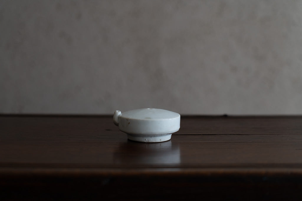 李朝白瓷圆形水滴