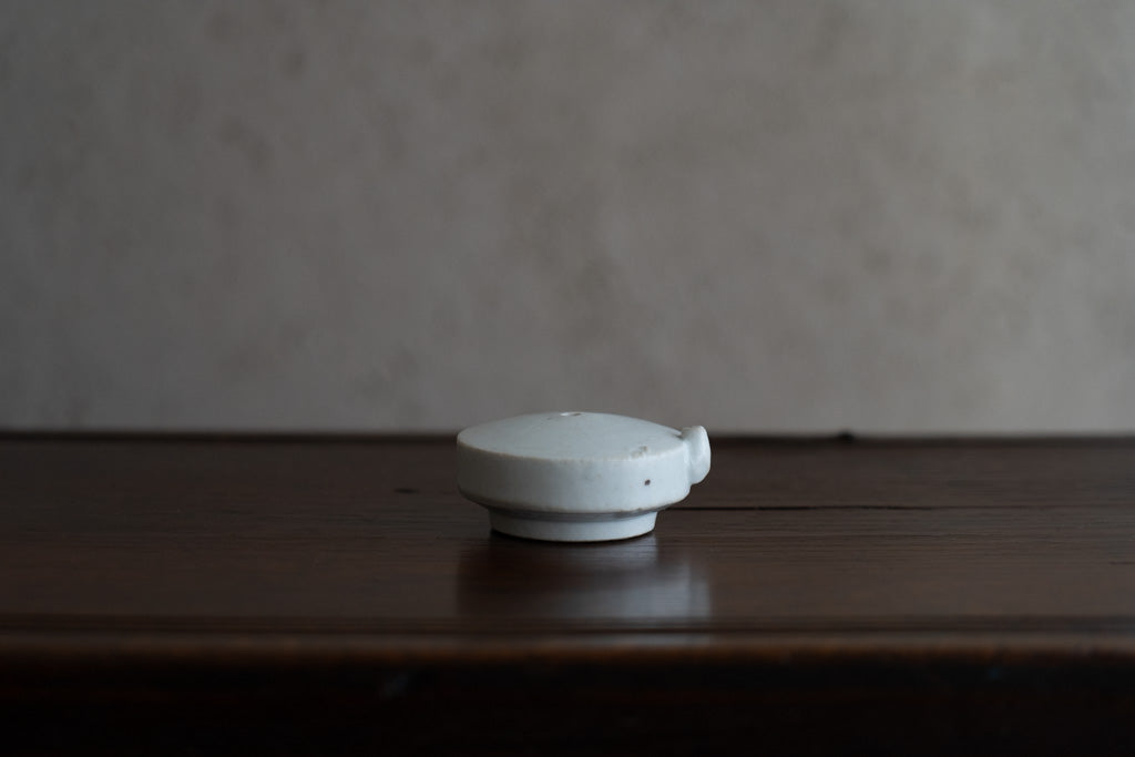 李朝白瓷圆形水滴