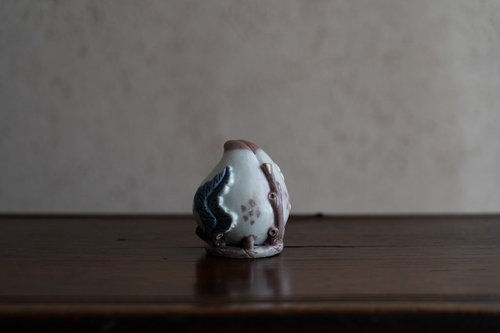 李朝染付辰砂桃形水滴