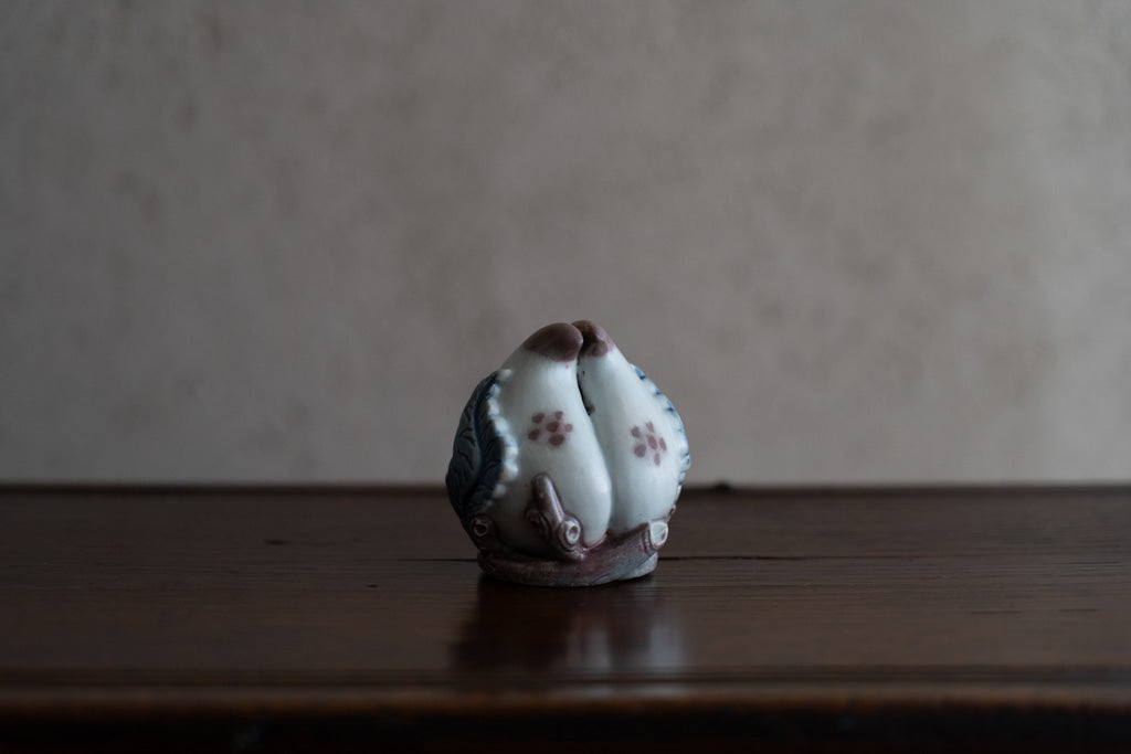 李朝染付辰砂桃形水滴
