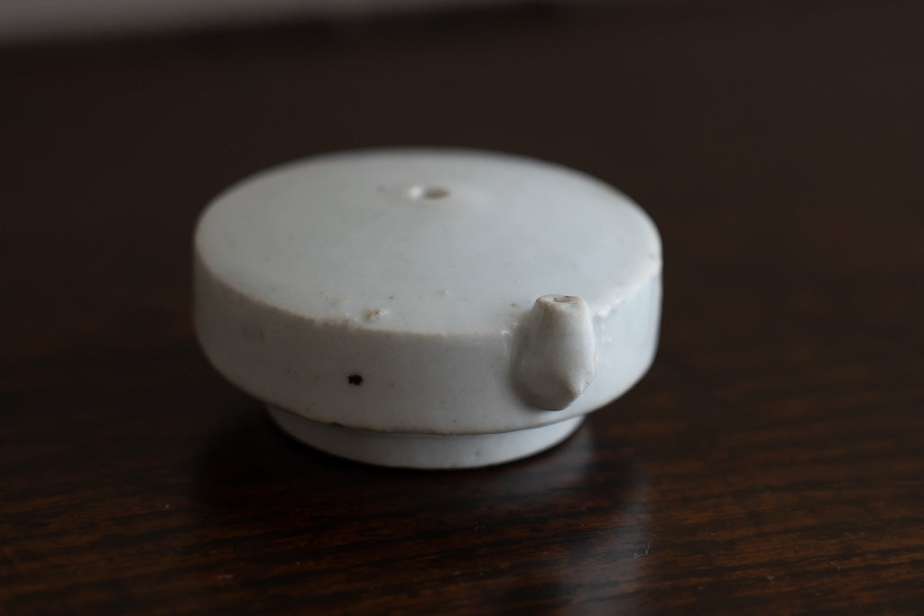 李朝白瓷圆形水滴
