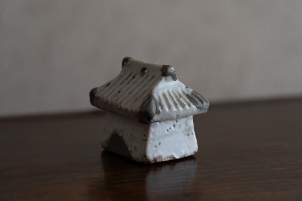 李朝白瓷房形水滴