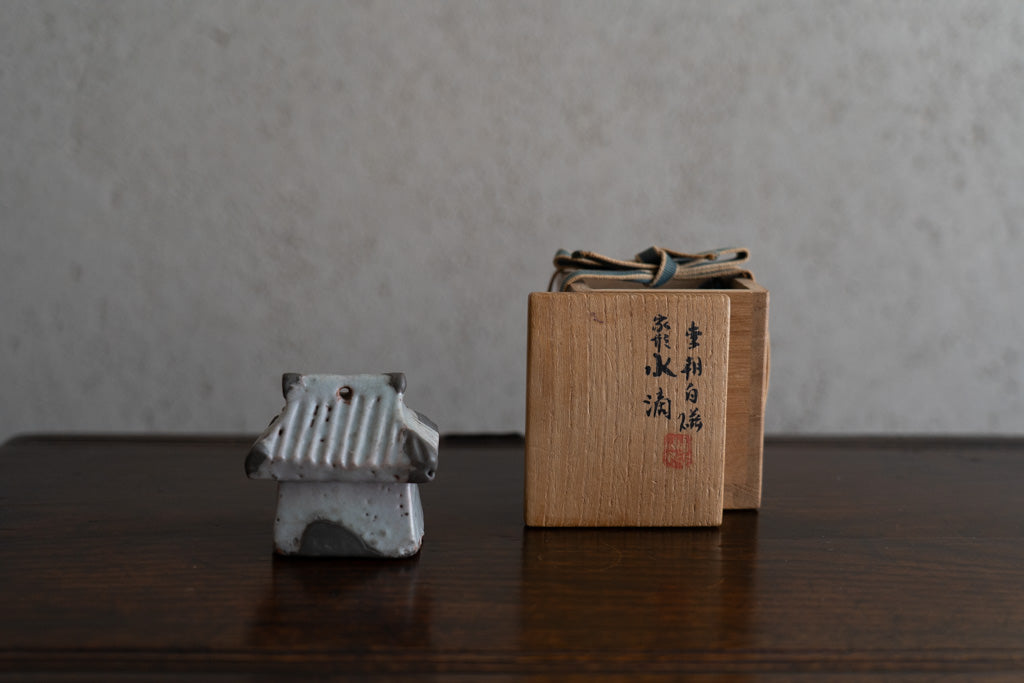 李朝白瓷房形水滴