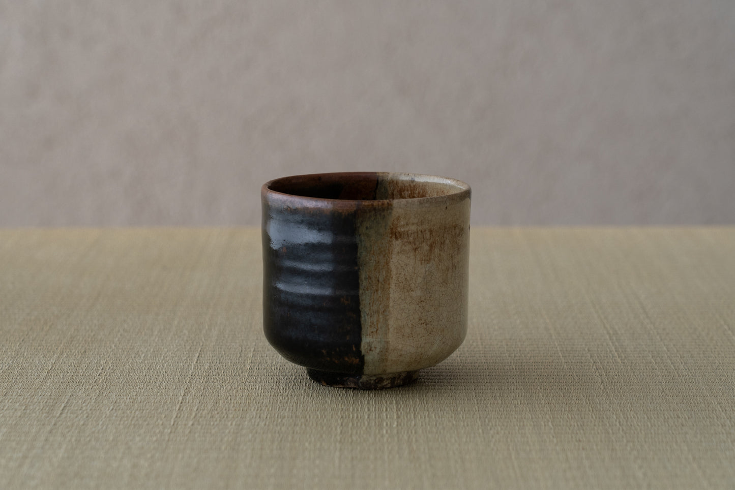 高取掛分筒茶碗